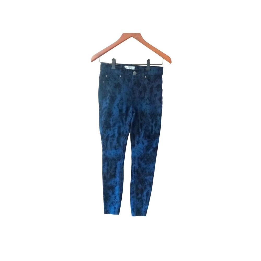 Free People Brocade Flocked Skinny Indigo Blue Floral Jeans Size 24 - Picture 3 of 11